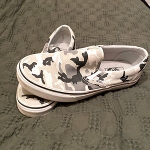 Slip On Vans White and Black Camo